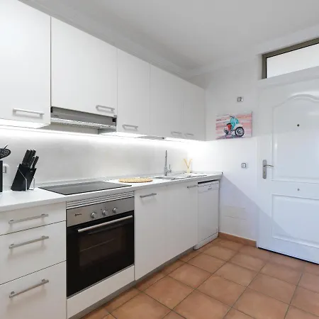 Appartamento Brand New With Sunset Terrace